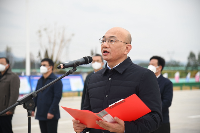 自治區交通運輸廳黨組成員、總工程師陳津維宣布通車.jpg